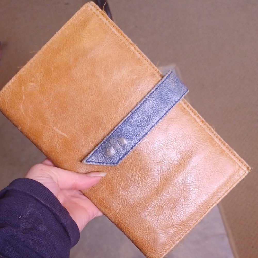 Stanley Street Tan and Blue Leather Women's Wallet Clutch